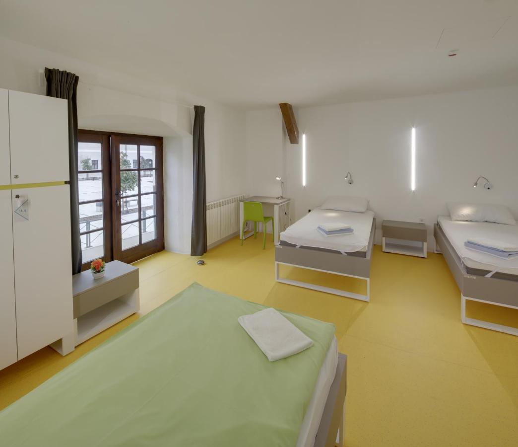 Hi Hostel Stara Pekara Osijek Exterior photo